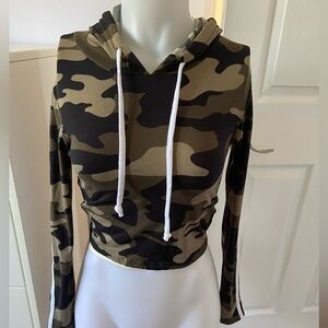 Short vest with long sleeves and army pattern 🧨